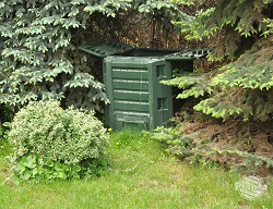 Compostere estetice din plastic pot sta într-o grădină mică
